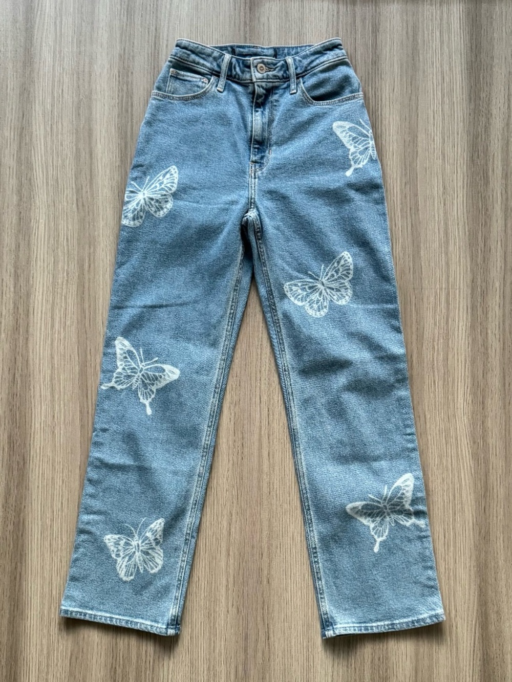 Hollister Ultra High-Rise Butterfly Print Dad Jeans